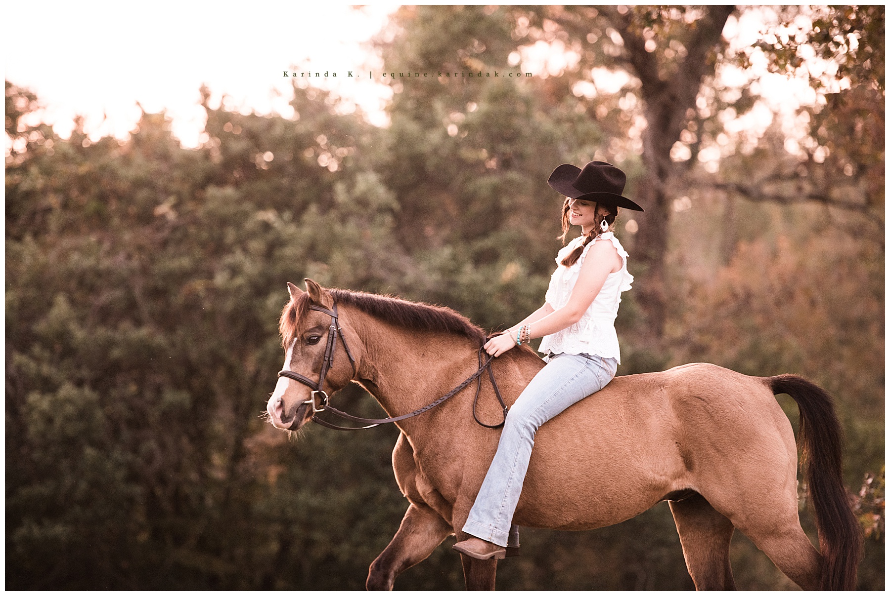 senior horse picture with cowboy hat